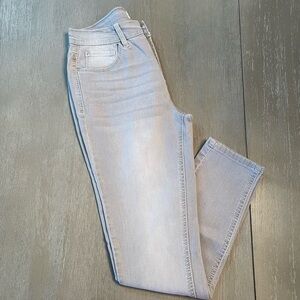 Kensie Jeans Ultimate High Rise Skinny in light gray size 6/28